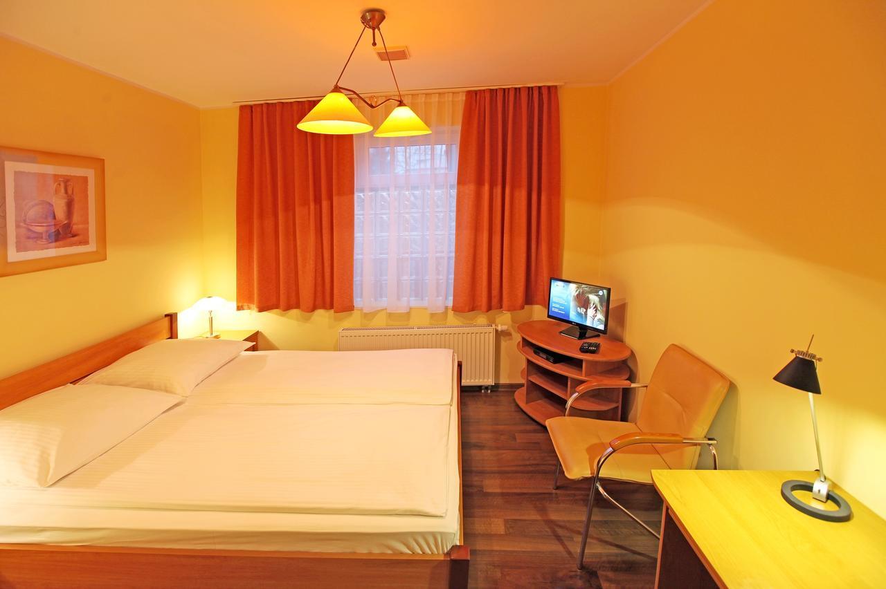 Panorama Bh Hotel Седлице Екстериор снимка